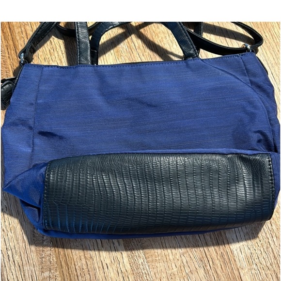 🍒Blue and black MultiSac purse. - Picture 2 of 3